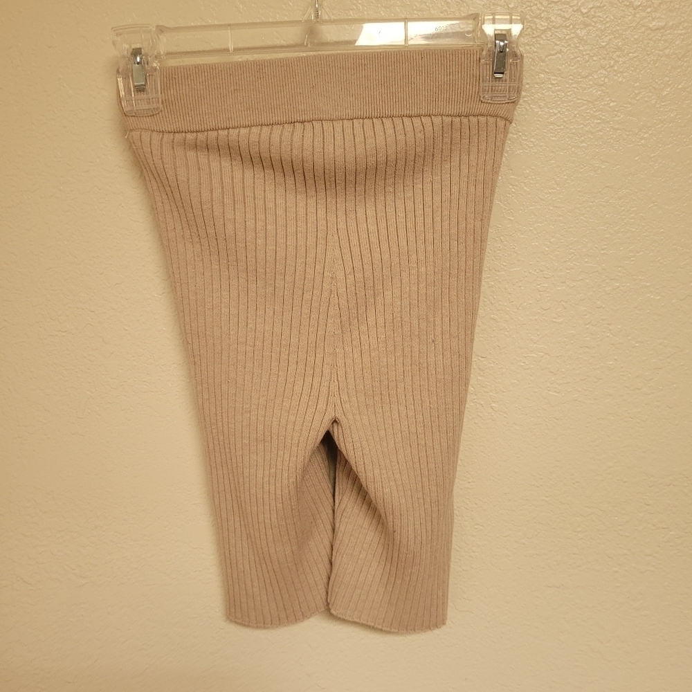Ovo Ribbed Tan Women's Shorts - Picture 5 of 5